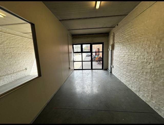90M² WAREHOUSE TO LET IN EASTGATE